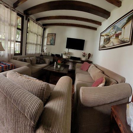 Villas Santa Ana-Ricardo Antigua ภายนอก รูปภาพ