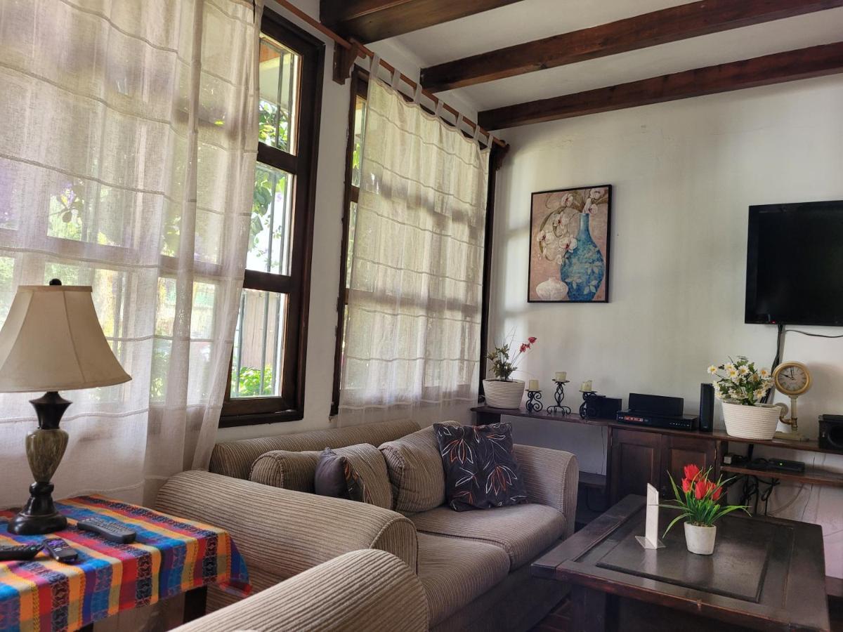 Villas Santa Ana-Ricardo Antigua ภายนอก รูปภาพ