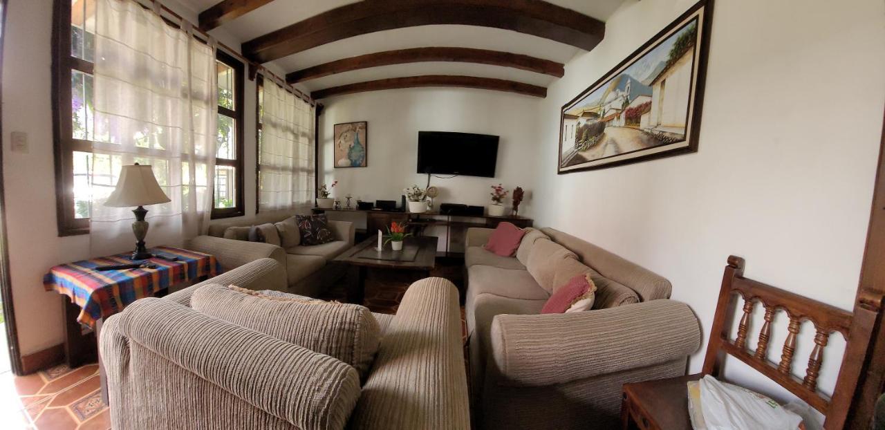 Villas Santa Ana-Ricardo Antigua ภายนอก รูปภาพ