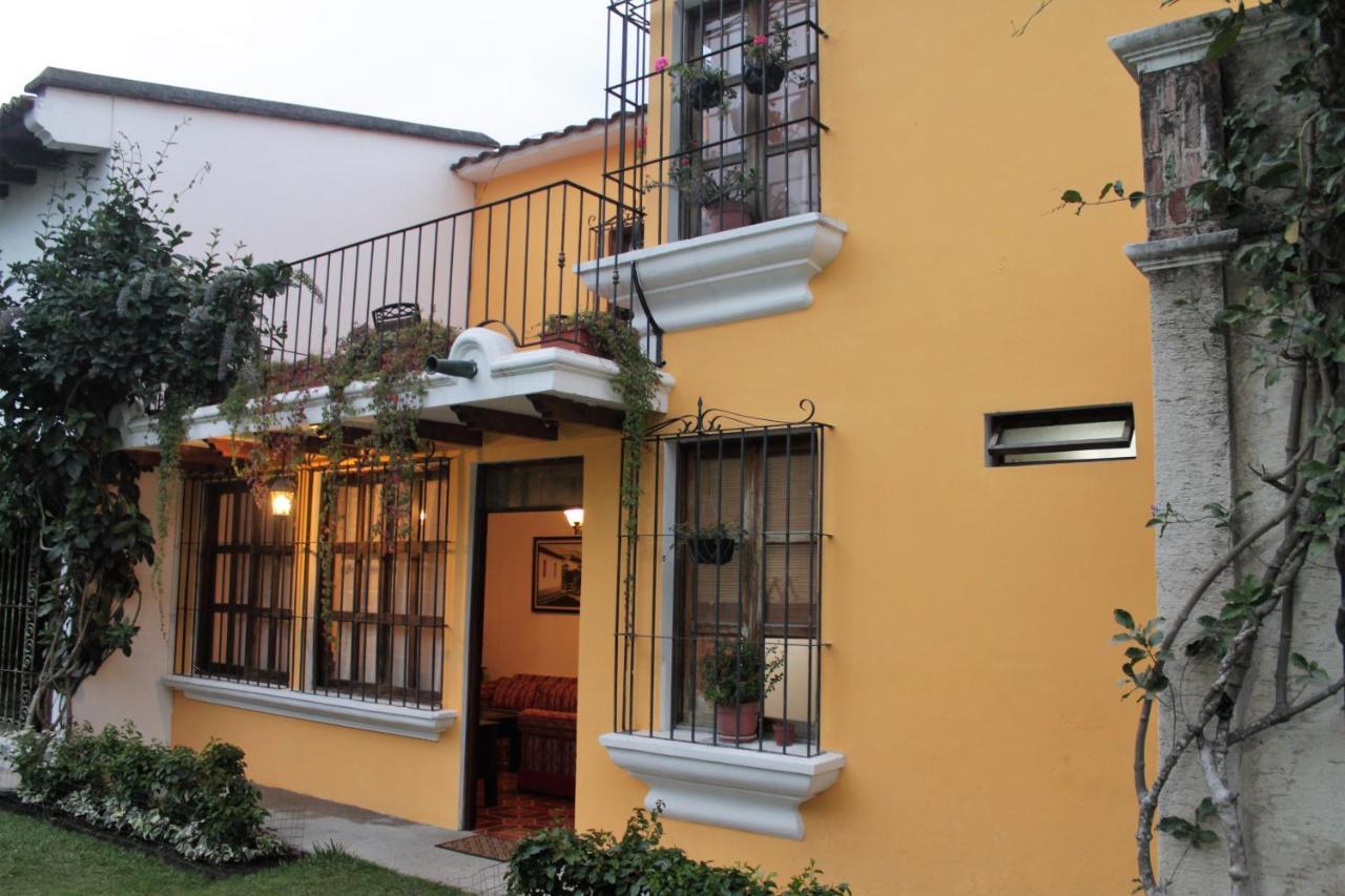 Villas Santa Ana-Ricardo Antigua ภายนอก รูปภาพ