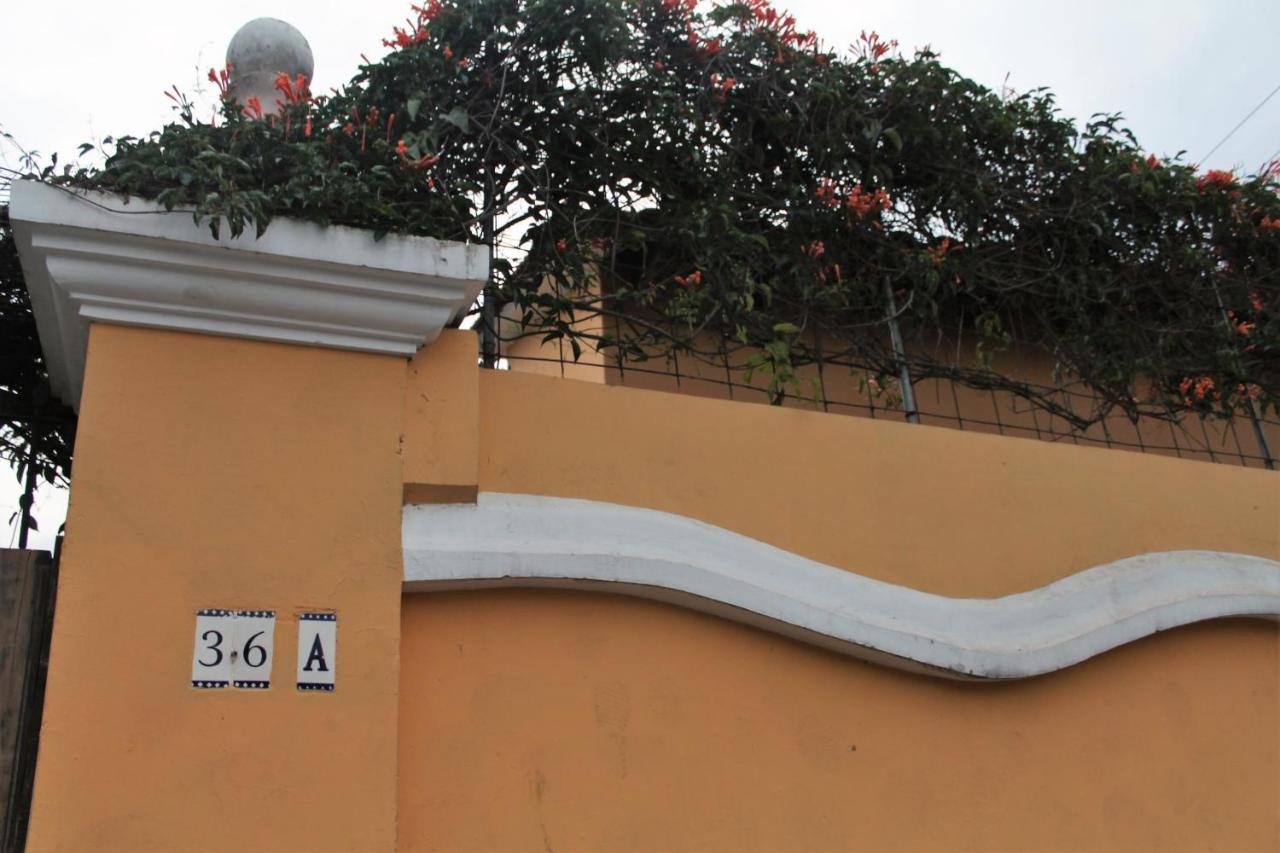Villas Santa Ana-Ricardo Antigua ภายนอก รูปภาพ