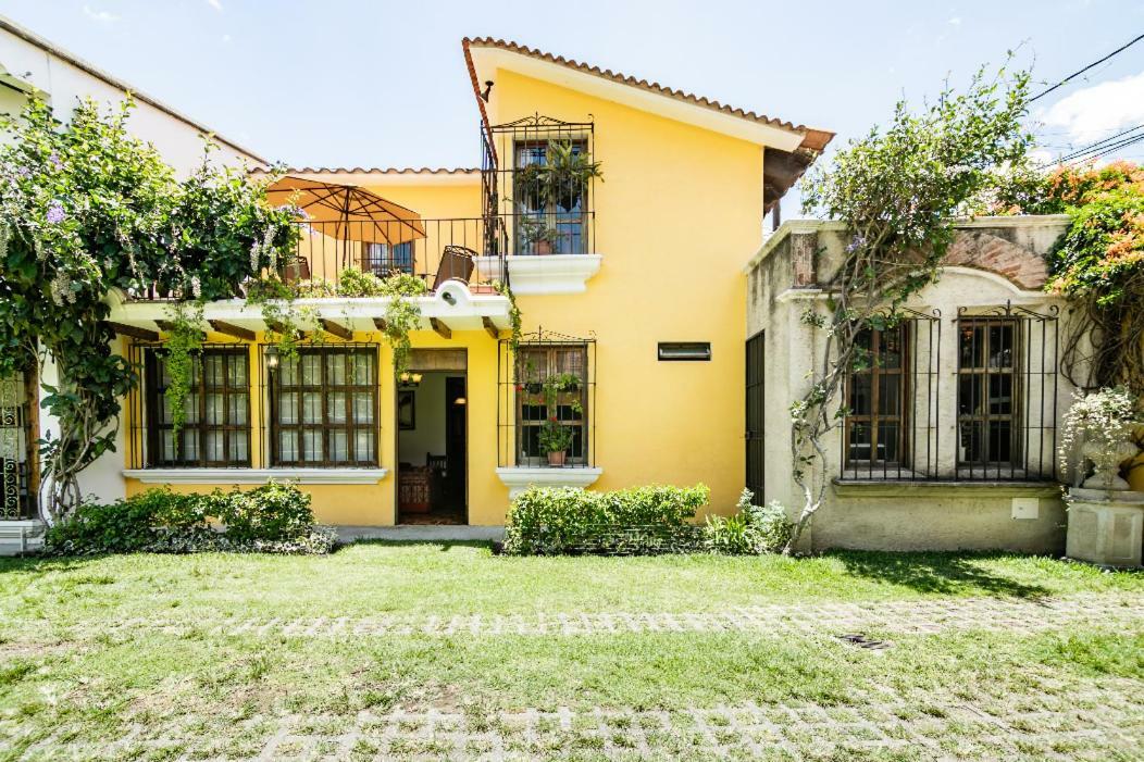 Villas Santa Ana-Ricardo Antigua ภายนอก รูปภาพ