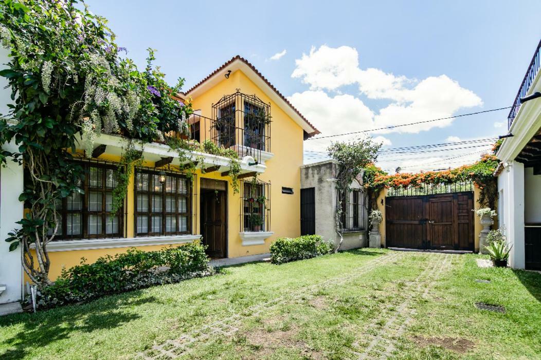 Villas Santa Ana-Ricardo Antigua ภายนอก รูปภาพ