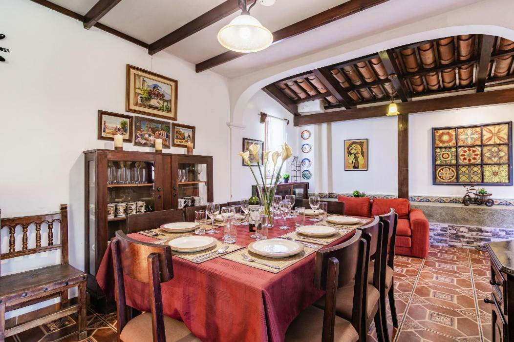 Villas Santa Ana-Ricardo Antigua ภายนอก รูปภาพ