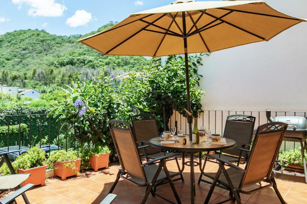 Villas Santa Ana-Ricardo Antigua ภายนอก รูปภาพ