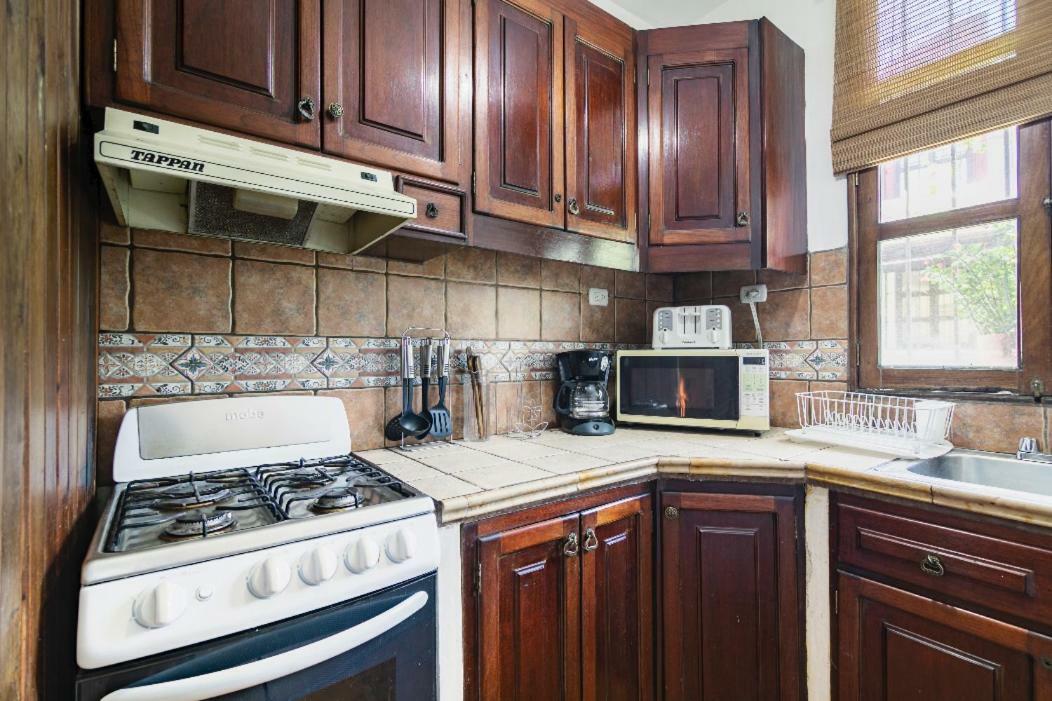 Villas Santa Ana-Ricardo Antigua ภายนอก รูปภาพ
